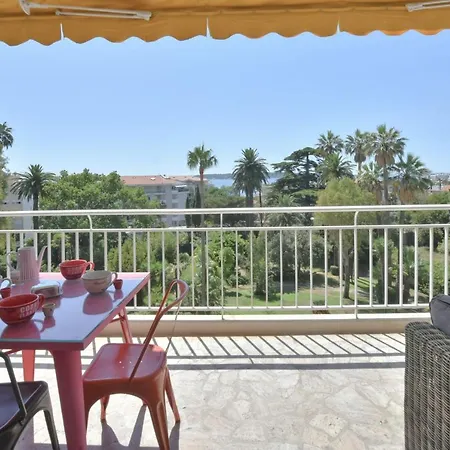 1-br Sea View Steps From Beaches Cannes